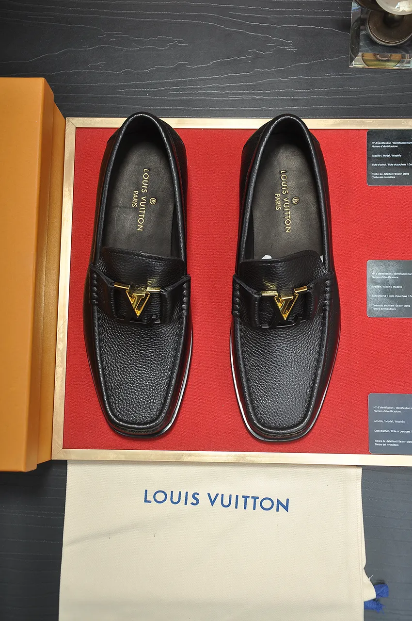 Men's men's shoes 💰520💶 [LV] (original single cowhide lining) 🍀LV's latest genuine leather business suit shoes are launched simultaneously on the official website. The first-layer cowhide imported from Italy is made of heavy gold, 💥official website 1:1 rubber outsole. Versatile to wear, high-end without losing class, and the color combination is extraordinary. This four-season style is alluring when worn on your feet, showing off your big-name flair. Standard code 38-45 (45 customized)